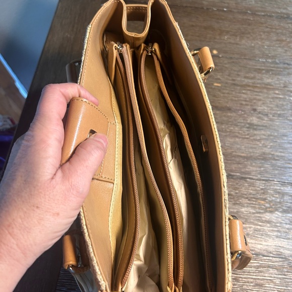 NWOT Liz Claiborne woven straw and leather handbag - Picture 9 of 9